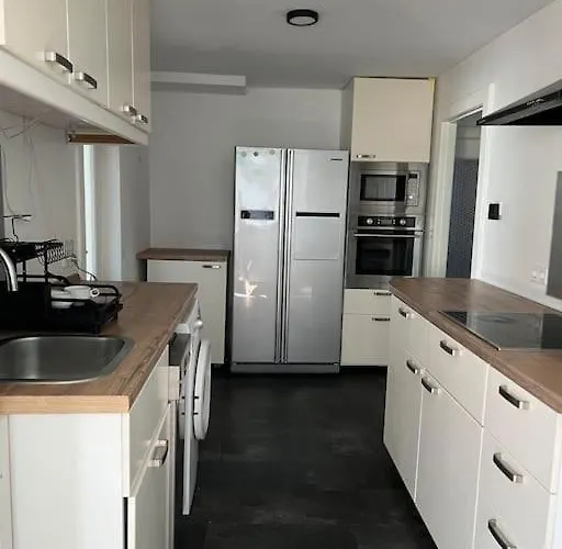 Gesamte Mit Parkplatz * Halstenbek