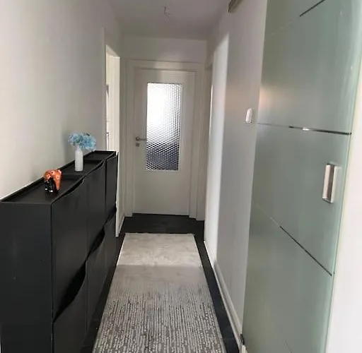 Gesamte Mit Parkplatz