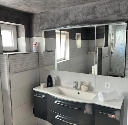 Gesamte Mit Parkplatz Halstenbek